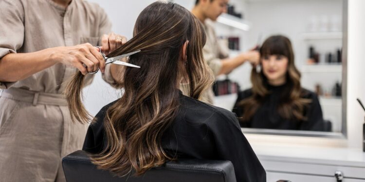 Adeus ao cabelo curto: cinco cortes modernos que mantêm o comprimento longo e estão em alta