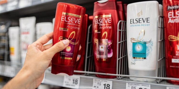 Produtos antiqueda com fórmulas inovadoras já surgem como alternativa acessível a partir de R$ 17