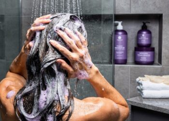 Tchau fios grisalhos: 5 produtos matizadores para suavizar a raiz sem retoque completo