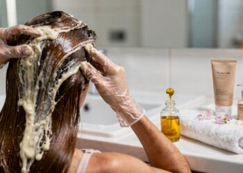 Coloração sem amônia surge como alternativa acessível por menos de R$ 40 para cobrir fios brancos