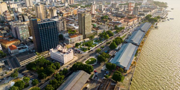A "Metrópole da Amazônia" supera capitais famosas e abriga a maior feira a céu aberto da América Latina