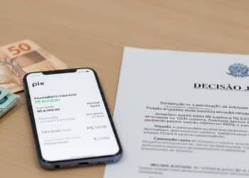 Homem recebe Pix de R$ 8 mil por engano, usa o valor para pagar dívidas e decisão do STJ surpreende