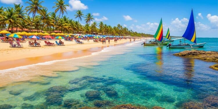 Colocada como a melhor do Brasil, essa praia combina areia branca e piscinas naturais preservadas