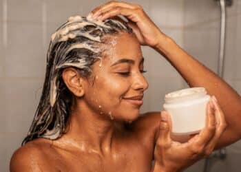 Top 4 máscaras capilares acessíveis que salvam o cabelo e garantem efeito de salão em 2026