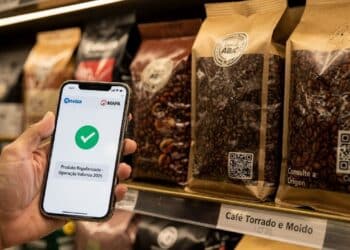 Risco à saúde leva Anvisa a suspender venda de cafés populares encontrados em supermercados brasileiros