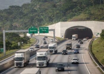 Megaobra na Serra do Mar vai entregar túnel de 6 km até 2027 e promete ligar interior ao litoral de São Paulo