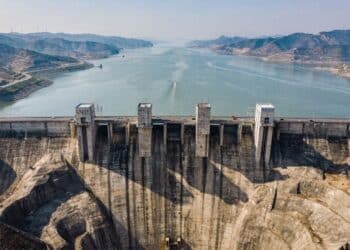 Essa usina chinesa é tão grande que dá para ver do espaço e mudou totalmente a vida de mais de 1 milhão de pessoas