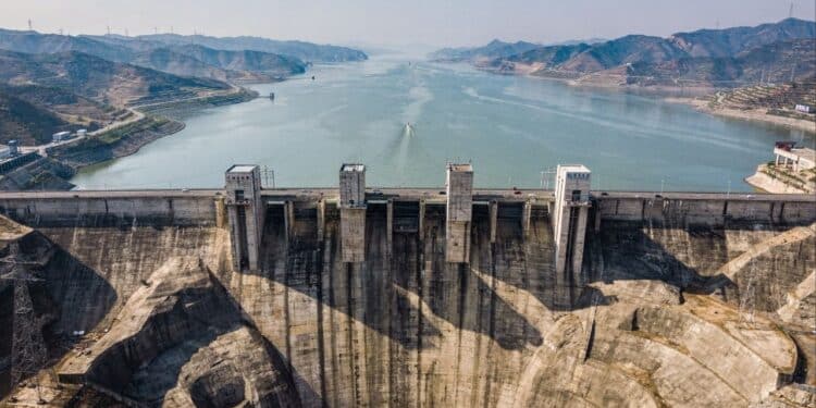 Essa usina chinesa é tão grande que dá para ver do espaço e mudou totalmente a vida de mais de 1 milhão de pessoas