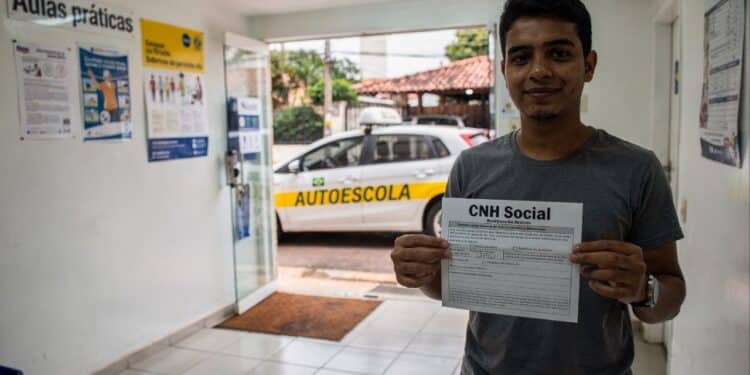 Nova lei muda a realidade de milhões de brasileiros sem CNH e amplia o acesso a benefícios