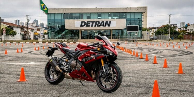 Governo propõe nova habilitação especial para quase 4 milhões de motos de alta cilindrada