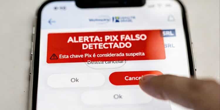 Alerta da Caixa Econômica Federal e Bradesco preocupa quem realiza pagamentos por Pix com frequência
