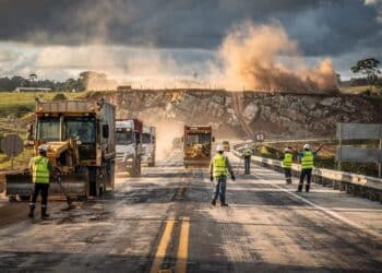 As obras na BR-163/SC entre km 78 e km 122 chegam a 94% e devem ser entregues em breve, ampliando fluidez e segurança