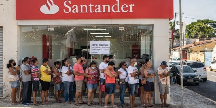 Fechamento de 3 agências em Salvador do Santander afeta milhares de clientes