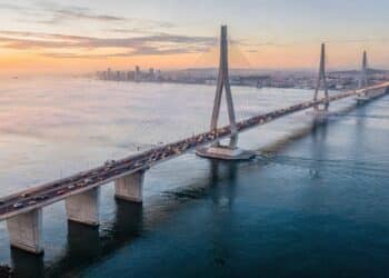 Maior ponte da Europa recebe nome de time brasileiro, custa cerca de 900 milhões de euros e simboliza união com Portugal