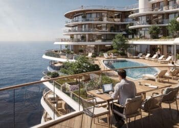 Jovem de 28 anos paga US$ 300 mil por casa em cruzeiro e reduz custo de vida mensal para R$ 10 mil