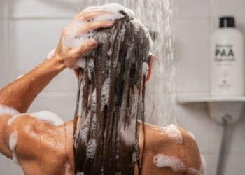 Top 6 shampoos que vão fazer seu cabelo crescer fortes, saudáveis e sem agredir o couro