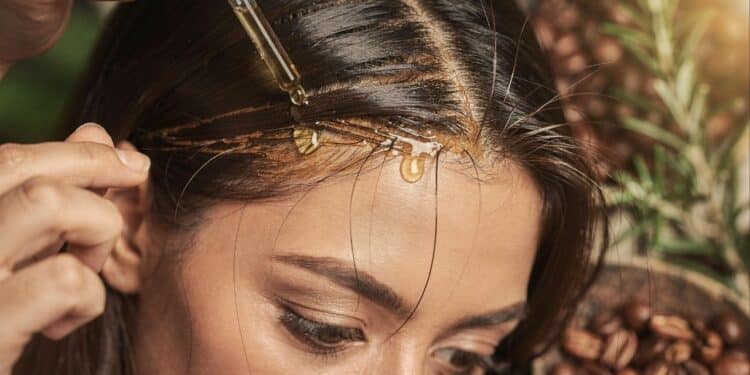 Tônico capilar natural acelera crescimento e reduz queda em mulheres acima de 40 anos