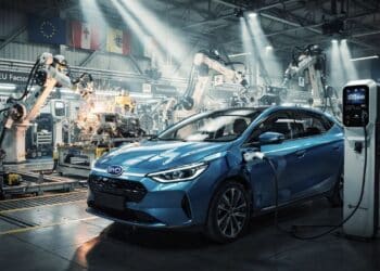 Montadora chinesa supera Tesla após vender 2,25 milhões de carros elétricos e assume liderança global