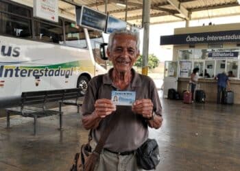 Lei pouco comentada garante passagens e traz benefícios diretos para brasileiros acima dos 60 anos em 2026