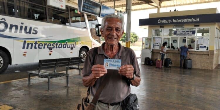 Lei pouco comentada garante passagens e traz benefícios diretos para brasileiros acima dos 60 anos em 2026