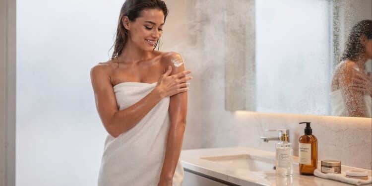 5 perfumes femininos leves e hidratantes com fixação forte para usar após o banho