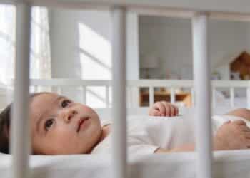 Nomes de menina com quatro letras e estilo internacional ganham destaque nos registros