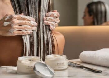 Top 4 máscaras capilares acessíveis para efeito de salão para cabelos grisalhos sem danificar