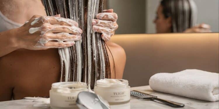 Top 4 máscaras capilares acessíveis para efeito de salão para cabelos grisalhos sem danificar