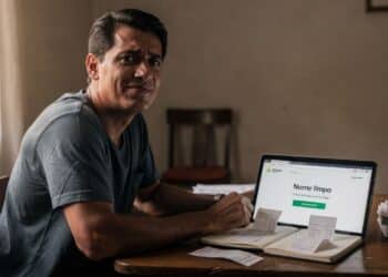 Justiça do Paraná obriga banco a pagar R$ 15 mil a cliente negativada mesmo após quitar dívida