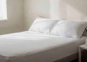 Adeus cheiro de suor: essa receita com vinagre limpa travesseiros com segurança e ainda ajuda a clarear manchas