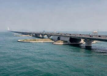 China constrói ponte com 55 km, túnel submerso e ilhas artificiais para reduzir viagens de 4 horas para 45 minutos