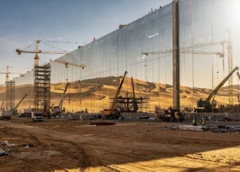 Uma cidade de 170 km no deserto quer abrigar 9 milhões em uma linha só e depender de um trem em 20 minutos todo dia