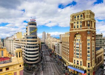 Quanto custa se mudar para Madrid em 2026: renda mínima exigida é menor do que muitos brasileiros imaginam