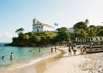 Praia do Nordeste vence ranking global com águas cristalinas e preservação, se tornando o destino mais disputado para 2026