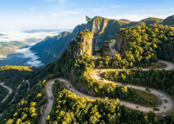 Com curvas de 180 graus a 1.470m de altitude, a estrada mais perigosa do Brasil fica em SC e desafia até motoristas experientes