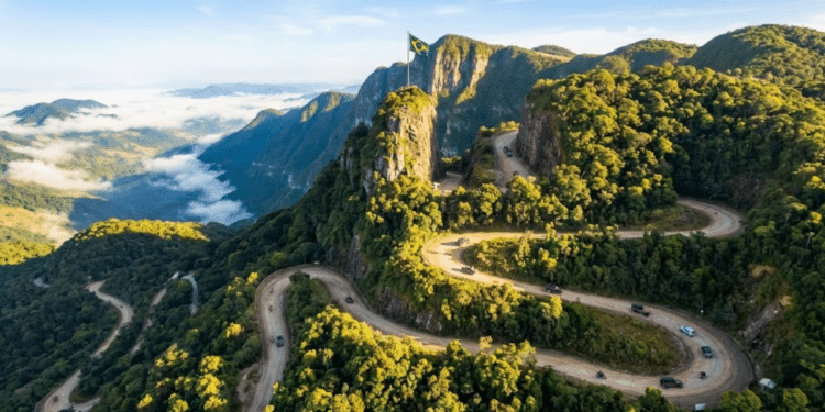 Com curvas de 180 graus a 1.470m de altitude, a estrada mais perigosa do Brasil fica em SC e desafia até motoristas experientes