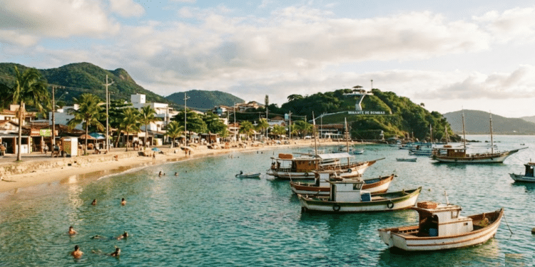Bombinhas destaca-se pela geografia privilegiada que favorece o encontro de correntes marinhas, gerando uma biodiversidade única. / Imagem ilustrativa