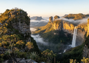 Um oásis nas montanhas do Nordeste reúne paisagens épicas, trilhas cinematográficas e uma vila de casinhas coloridas referência em ecoturismo