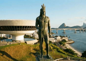 Única metrópole do Brasil fundada por um líder indígena, a “Cidade Sorriso” surgiu em 1573 e hoje é modelo em qualidade