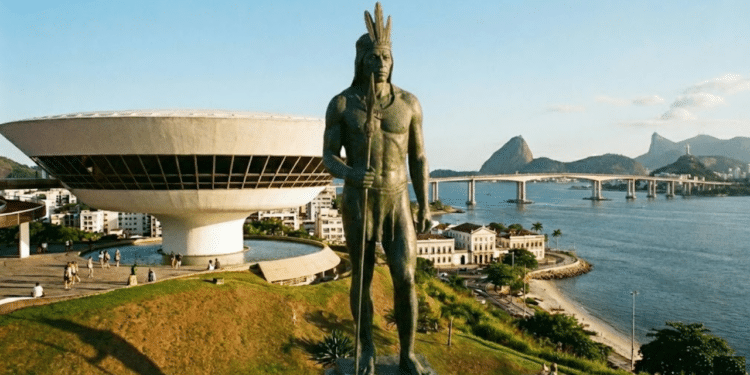 Única metrópole do Brasil fundada por um líder indígena, a “Cidade Sorriso” surgiu em 1573 e hoje é modelo em qualidade