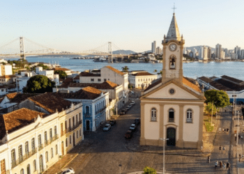 Fundada em 1750, essa cidade separada apenas por pontes da capital de SC está conquistando com qualidade de vida