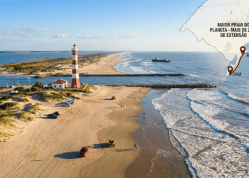 A maior praia do planeta está no Brasil, com cerca de 240 km de areia contínua que chamaram a atenção da NASA