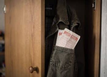 Bilhete esquecido no bolso de uma jaqueta rende R$ 93 milhões e homem resgata no último dia do prazo