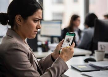 Figurinha de WhatsApp com palavra proibida leva empresa a condenação de R$ 3.000 na Justiça