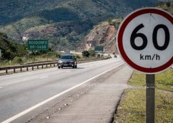 Limite de velocidade nas estradas passa por mudança e motoristas devem ficar atentos às novas regras