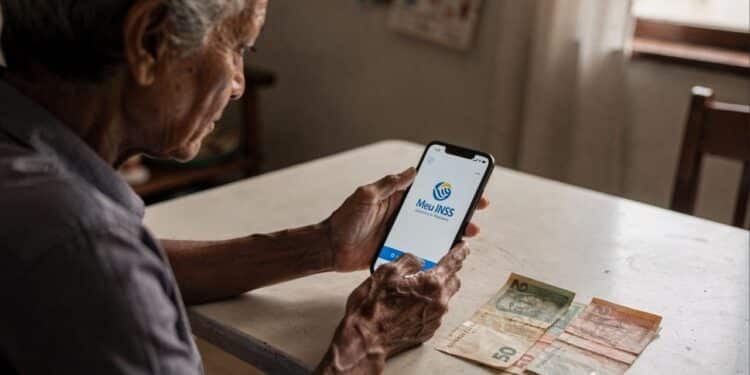 Benefício garante salário mínimo para quem nunca contribuiu ao INSS em 2026