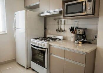 Os elétricos indispensáveis em organização listam os 7 elétricos indispensáveis para uma cozinha moderna e produtiva