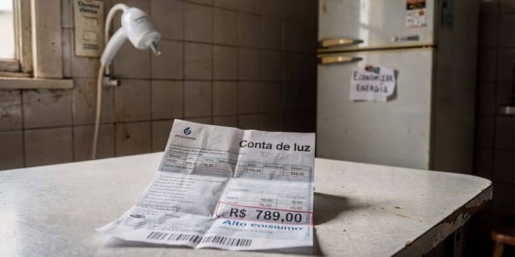 Trocar eletrônico comum vira o primeiro passo obrigatório para quem quer reduzir a conta de luz