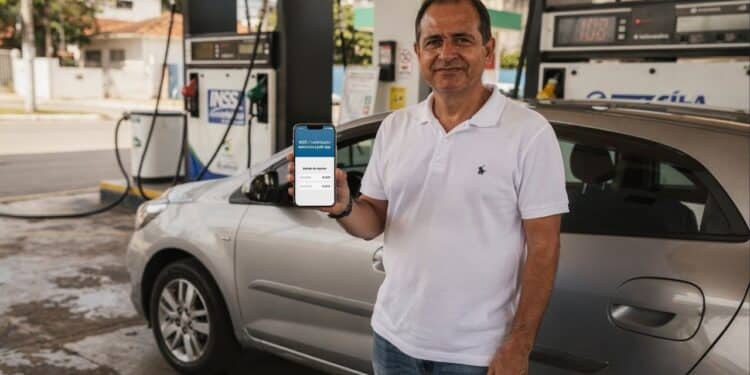 Motoristas autônomos garantem auxílio-doença e aposentadoria com desconto direto no aplicativo em 2026