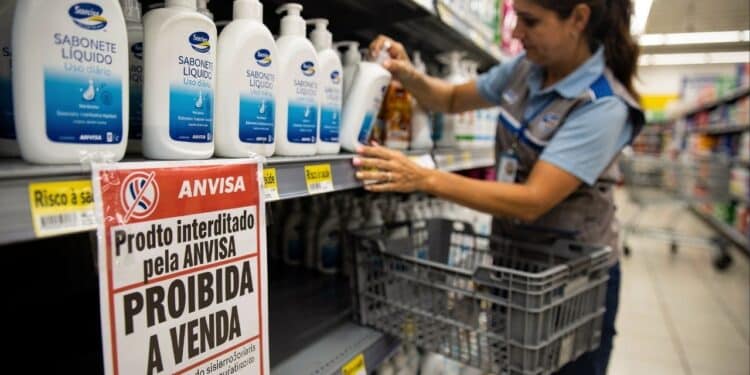 Anvisa determina remoção imediata de sabonetes das prateleiras de farmácias em todo o Brasil